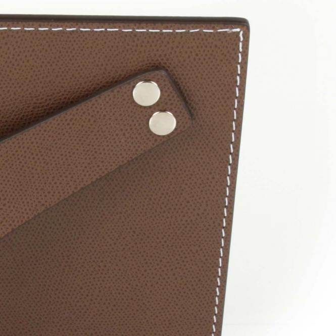 Giobagnara Portraitrahmen aus Leder M in braun - Detailansicht Leder und weiße Naht Lederbilderrahmen M, braun 23x18cm