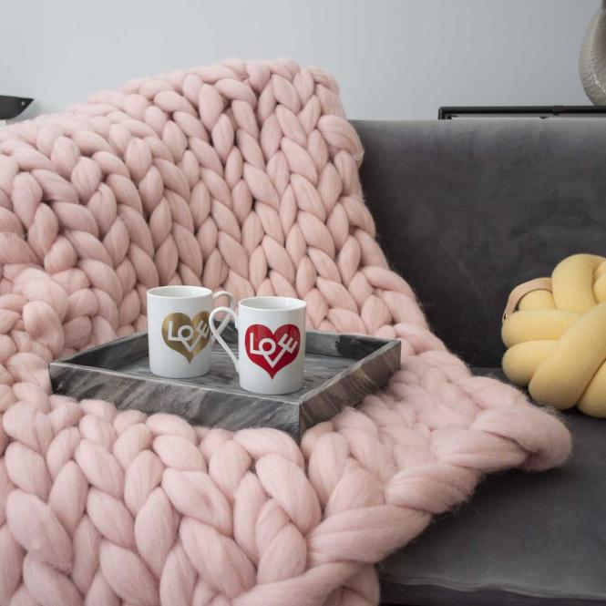 Ideal zum servieren hier in Kombination mit den Vitra Love Tassen Marmortablett, quadratisch dunkelgrau