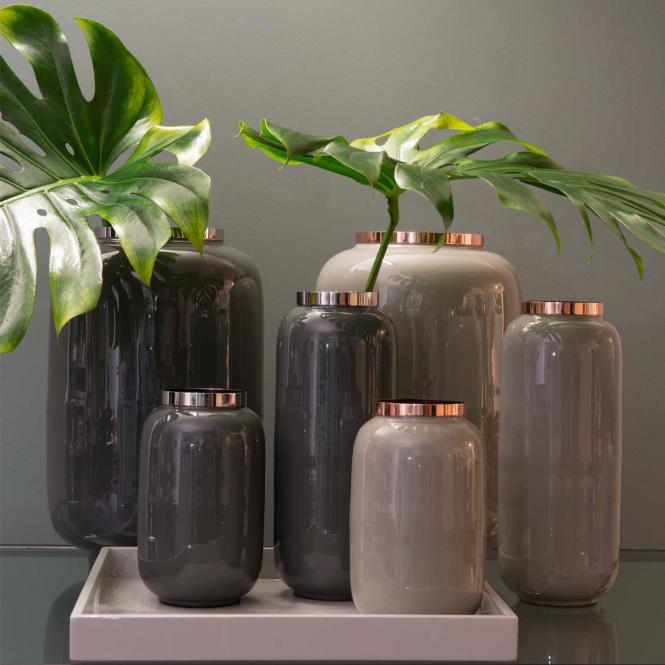 Die verschiedenen Größen und Farben der Saigon Vase dekorativ zusammengestellt Saigon Vase S, rosé/gold