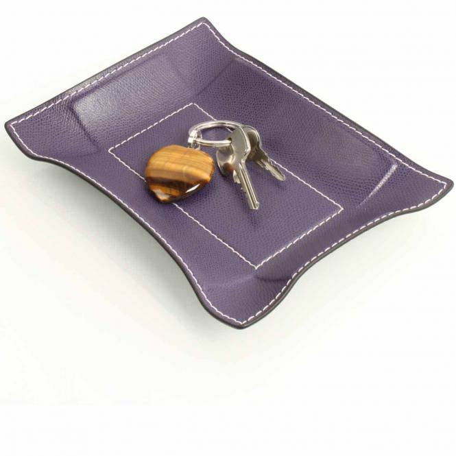 Giobagnara Ablageschale Jack lederbezogen rechteckig violett - darauf liegt ein Schlüssel mit einem herzförmigen Schlüsselanhänger Lederablage Jack rechteckig Violett, Größe Large 20 x 30 cm