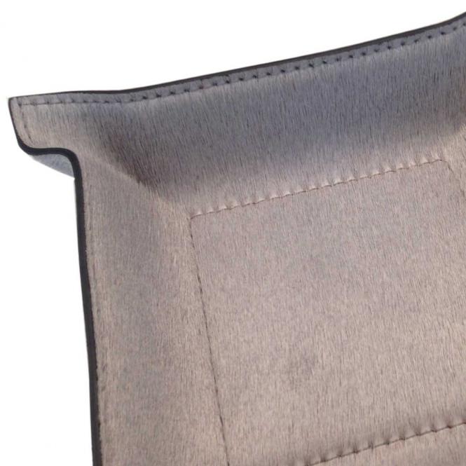 Giobagnara Taschenleerer Jack quadratisch S aus Fellleder grau - Detailansicht Fell und Naht Lederablage Jack quadratisch S, Fellleder grau,