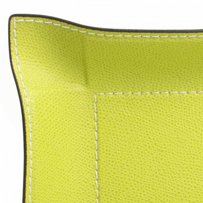 Giobagnara Taschenleerer Jack quadratisch S aus Leder gelb - Detailansicht Leder und weiße Naht Lederablage Jack quadratisch S, lime