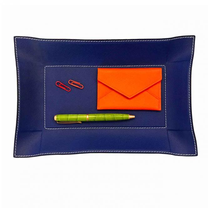 Giobagnara Büroablage Jack rechteckig ultramarine - darauf liegt Büromaterial Kugelschreiber Büroklammer Visitenkartenetui Lederablage Jack rechteckig ultramarin, Größe Large 20 x 30 cm