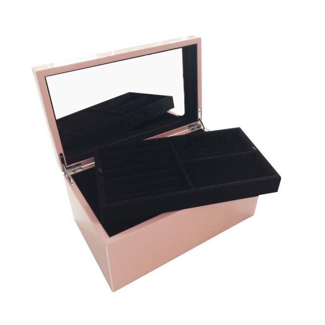 Gift Company Schmuckkiste XS blush rose - geöffneter Zustand auf Ihr liegt eine Schmuckablage Schmuckkasten rosa XS, blush