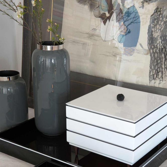 Gift Company Saigon Vase M dunkelgrau silberfarben - dekoriert mit anderen Produkten von Gift Company Saigon Vase M, dunkelgrau/silberfarben