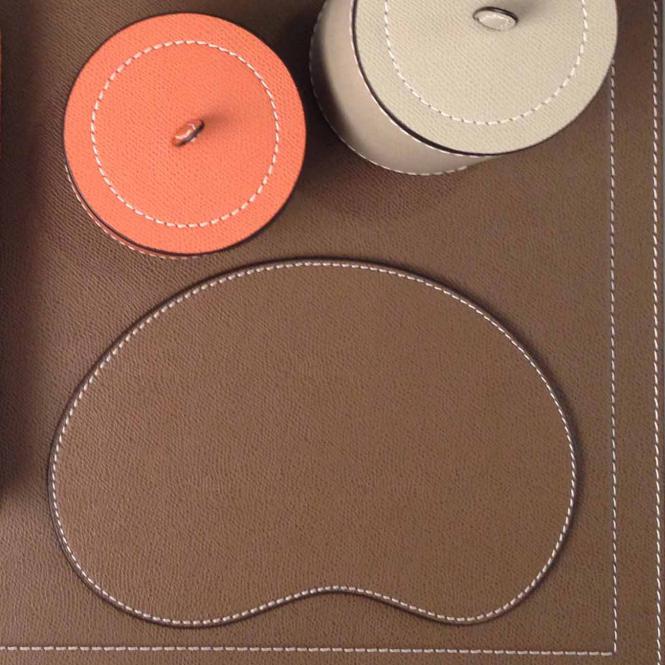 Giobagnara Mouse Mat aus Leder in braun - kombiniert mit der passenden Schreibtischunterlage und 2 Lederboxen orange grau Mouse Pad, braun