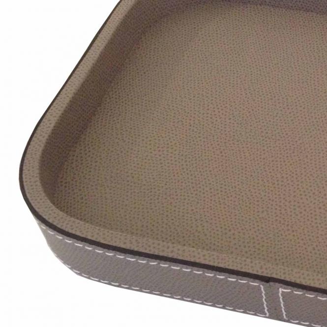 Giobagnara Taschenleerer Polo rechteckig aus Leder grau - Detailansicht Leder und weiße Naht Lederablage Polo rechteckig taupe, Größe Small 235 x 17 x 3 cm