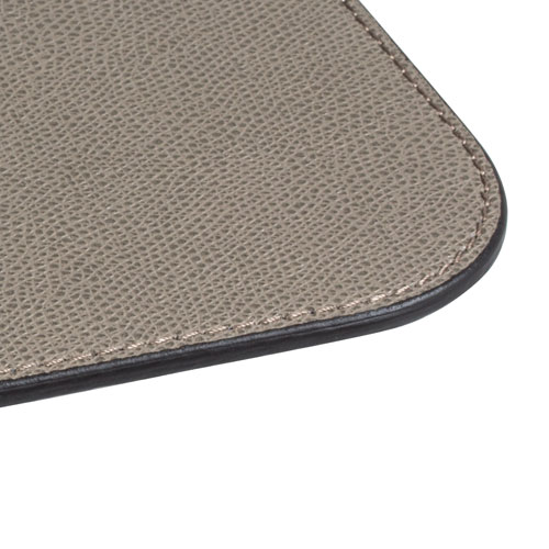Giobagnara Mauspad Polo rechteckig aus Leder schwarz - Detailansicht Leder und Naht Mouse Pad Polo, taupe